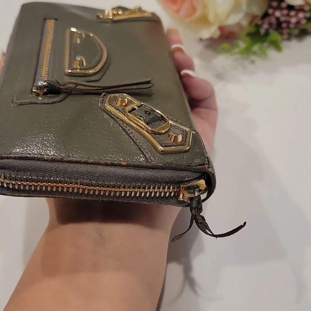 Authentic Balenciaga zippy wallet - Picture 6 of 10